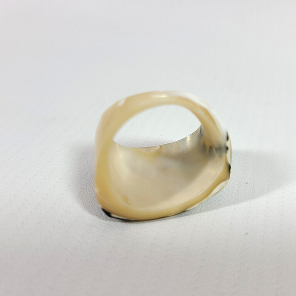 Vintage Black White Shell Cuff Bracelet and Ring Carved From Single Piece - Picture 8 of 12